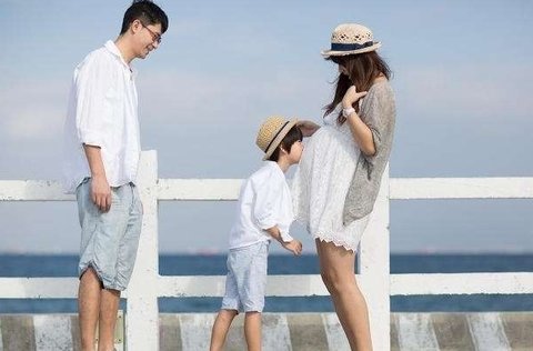 断奶后何时可以抱孩子与孩子何时能睡整觉